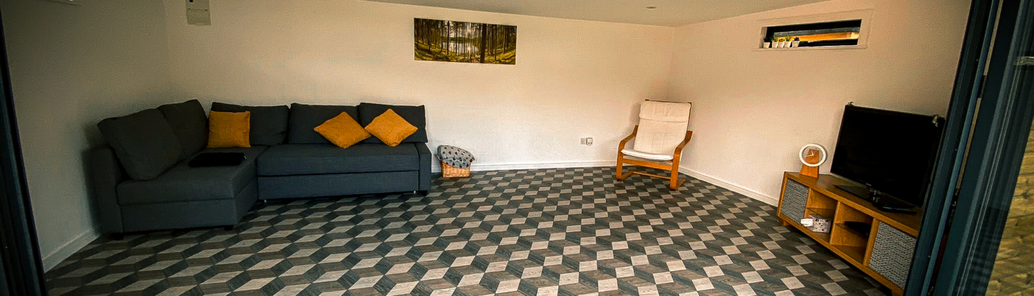 Garden Entertain Room in Banstead